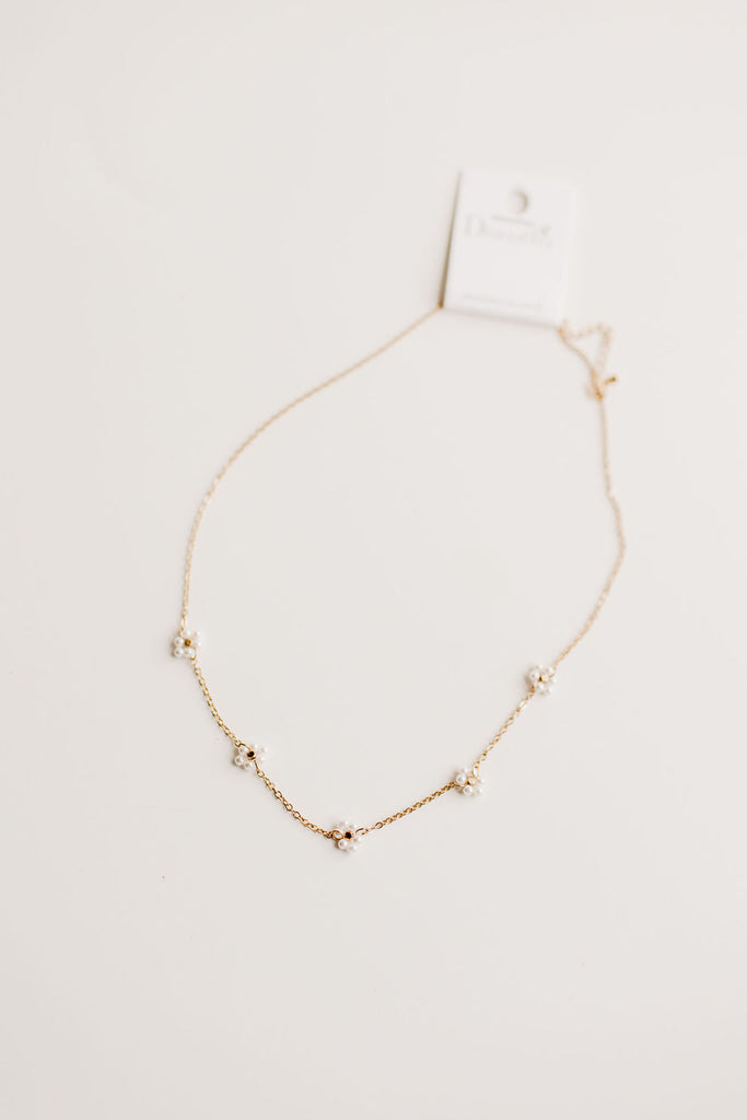 Delicate Daisy Gold Chain with Pearl Flower Necklace